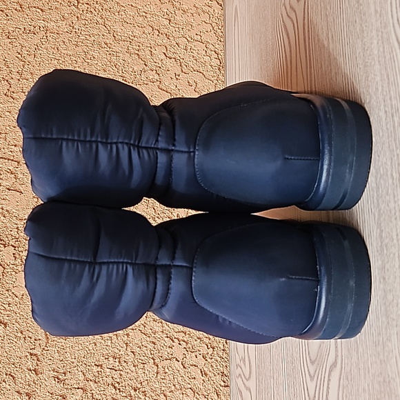 Stuart Weitzman blue polar lug quilted boots snow rain size 6.5 - Picture 12 of 16